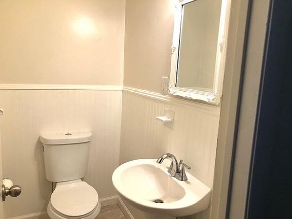 5th image of 1021 E Bayview Blvd