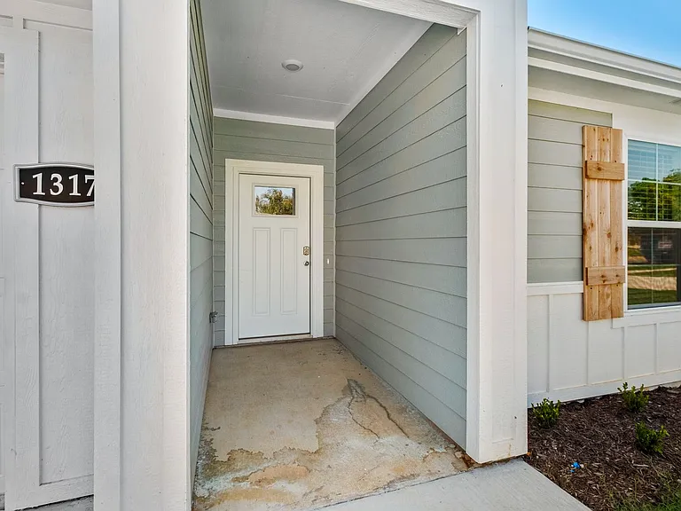 1317 Bates St — Photo 4
