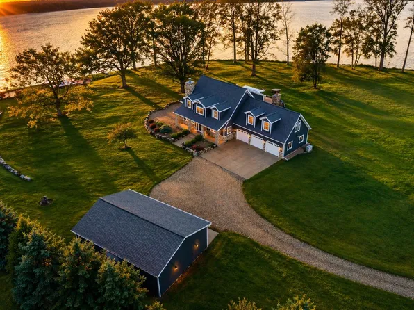 1291 S Queensway Dr, Weidman, MI 48893
