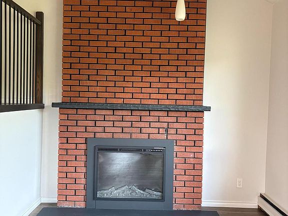 4th image of 444 Lansdowne St E