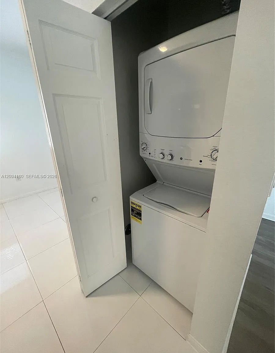 Las Brisas At Doral Condo — Photo 4