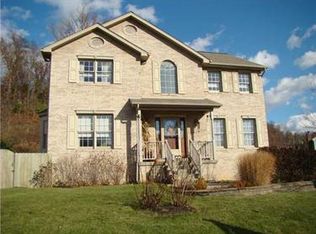 5 Heritage Ct, Delmont, PA