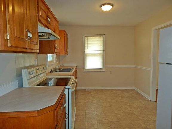 5th image of 1600 Terry St