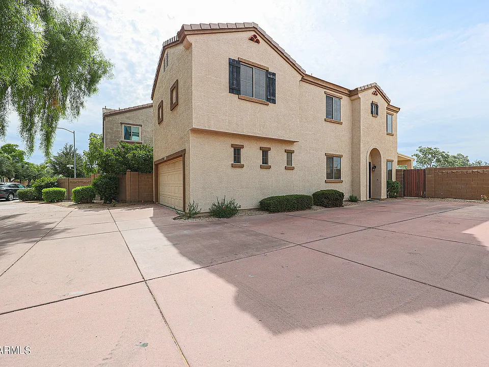 3039 W Los Gatos Dr