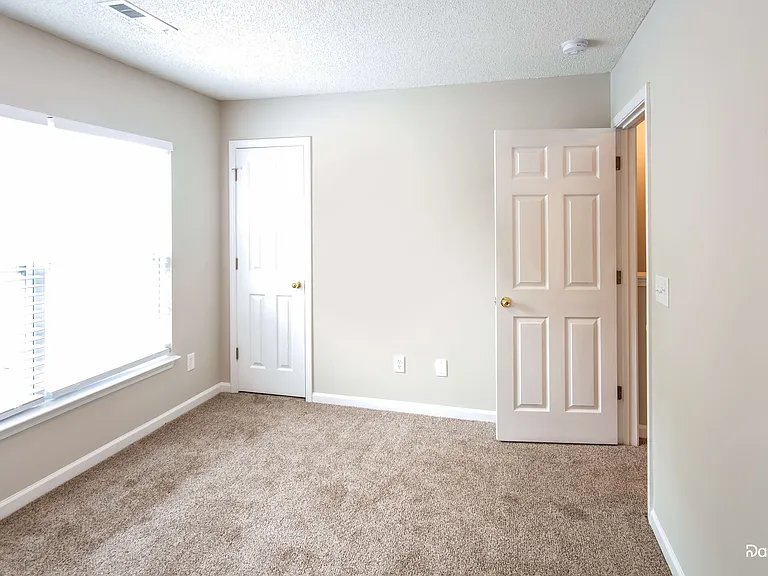 300 Slow Mill Dr — Photo 8