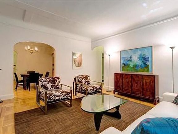 3rd image of 318 W 100th St APT 2D