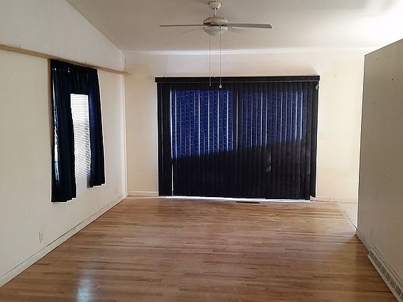 3rd image of 19 Woodland Dr