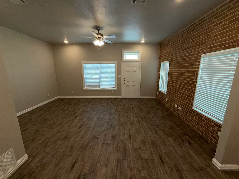 532 Wrigley Ln — Photo 5