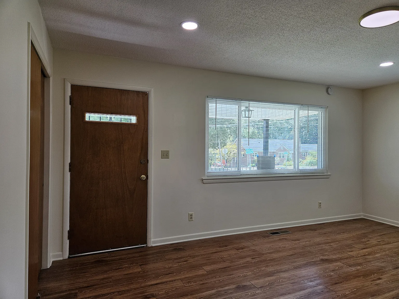 2 bed, 950 sqft, $1,400 — Photo 2