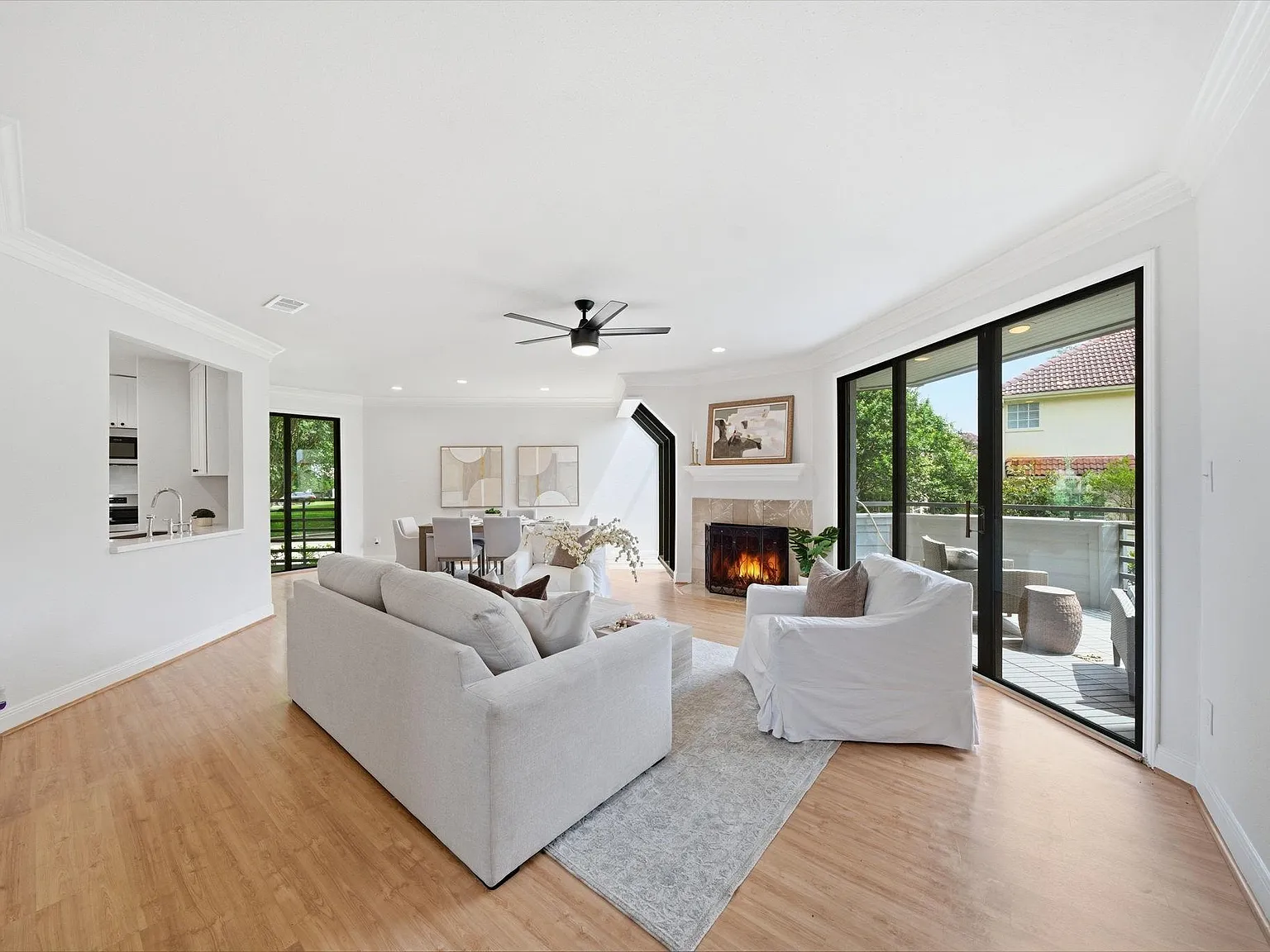 2 bed, 2.5 bath, 1868 sqft, $2,900 — Photo 3