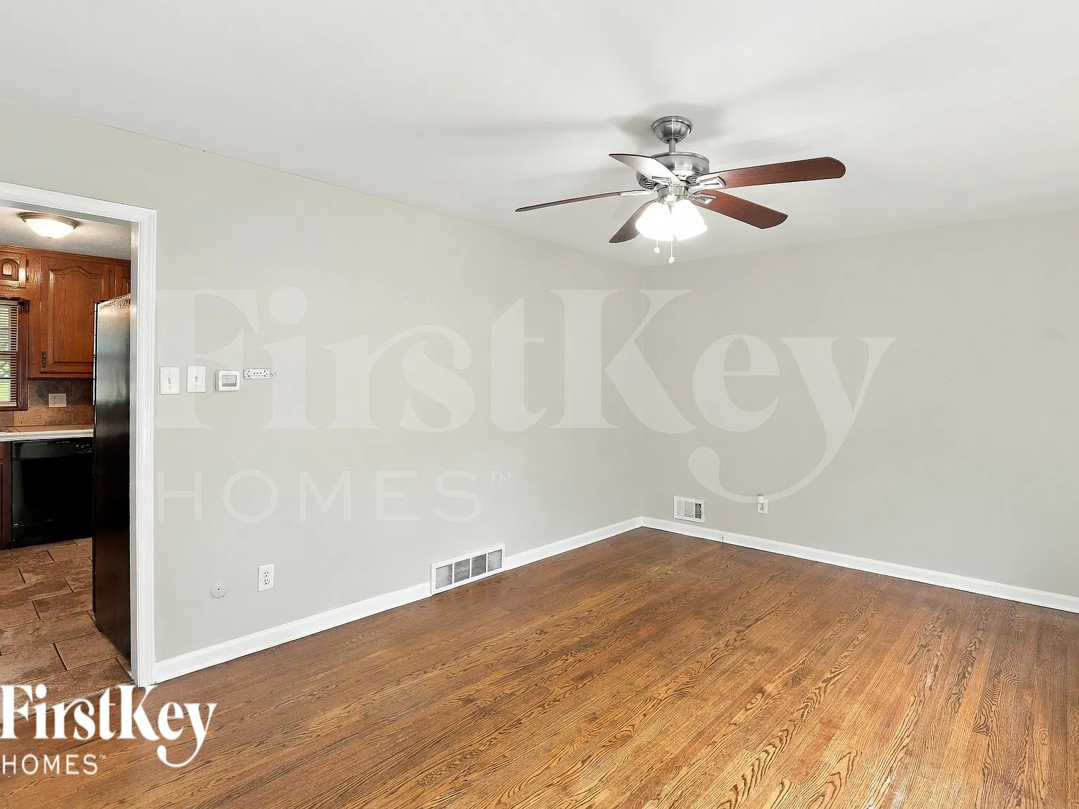 3 bed, 1.5 bath, 1343 sqft, $1,800 — Photo 4