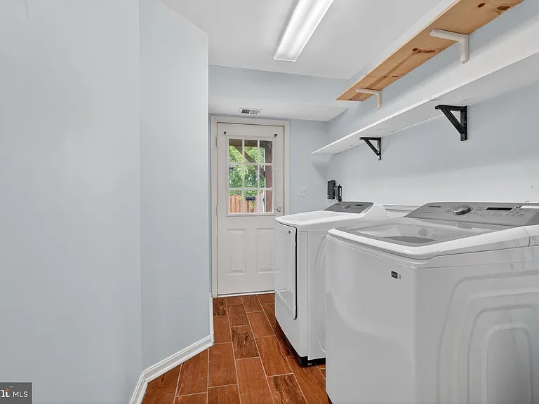 13810 Fareham Ln — Photo 24