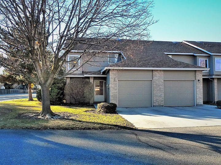 End Unit with One Car Garage