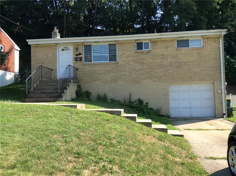 Welcome to 171 Jacks Run Road in Ross Twp. Great location, on the bus line and close to town. North Hills School District.