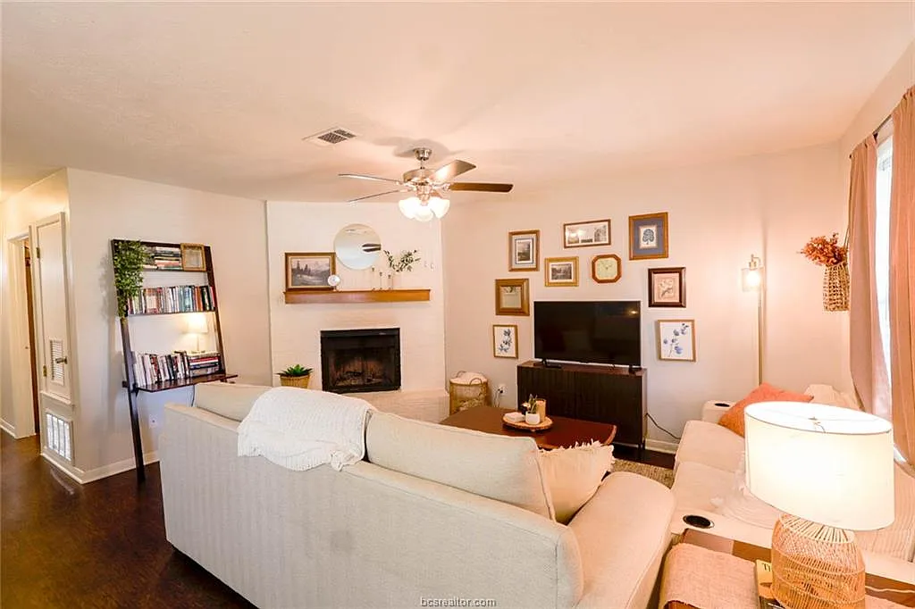 2 bed, 880 sqft, $1,500 — Photo 3