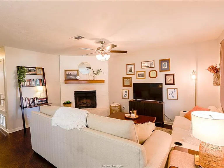 617 San Benito Ct — Photo 3