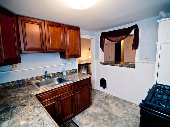 4th image of 127 Green St #2