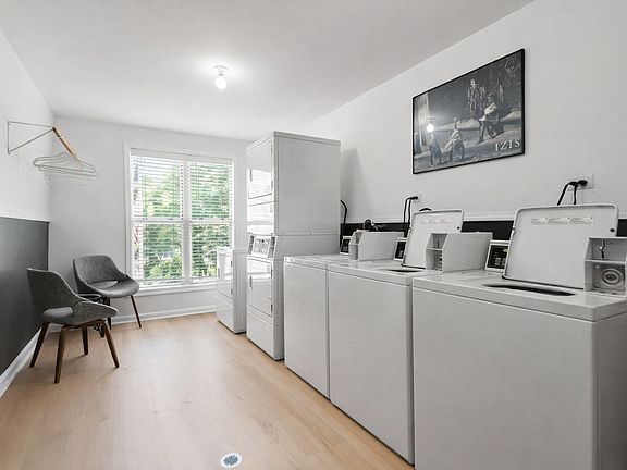 4th image of 5202 Washington St #308R
