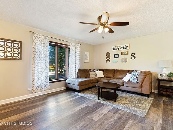 3rd image of 4127 Bennett Ave