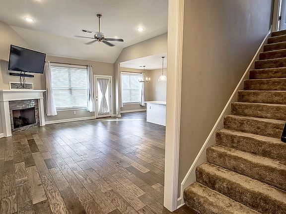 3rd image of 10521 Camilla Cir S