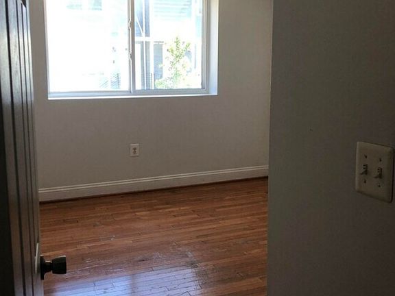 3rd image of 2201 Hunter Pl SE APT 204