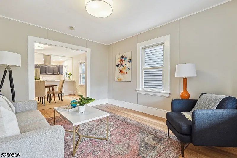 2 bed, 1.0 bath, $3,500 — Photo 3