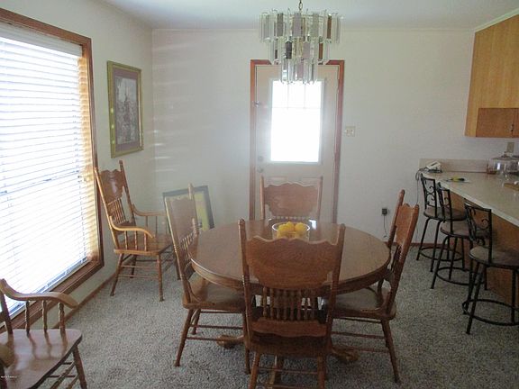 3rd image of 1014 W Pine St