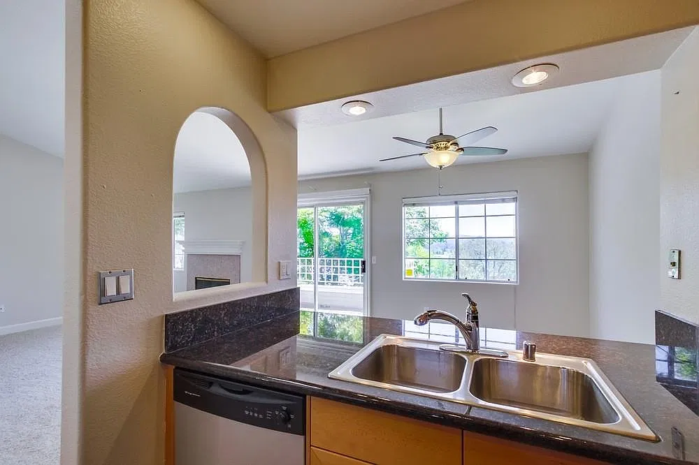 2 bed, 2.5 bath, 1172 sqft, $3,500 — Photo 4