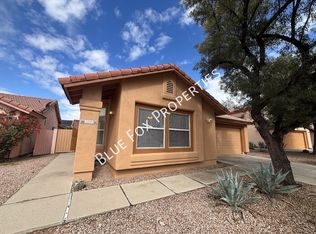 9913 N Woodstone Trl, Tucson, AZ 85742
