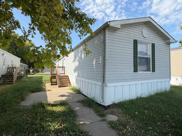 2220 Prospect Cir #26, Junction City, KS 66441