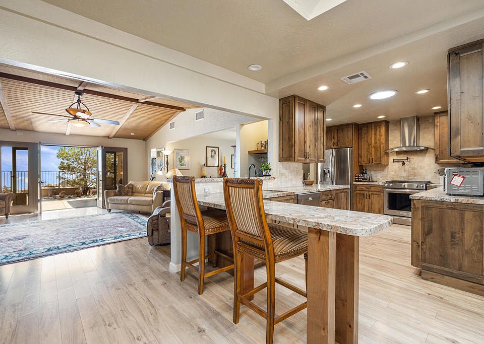 1st image of 70770 S View Dr