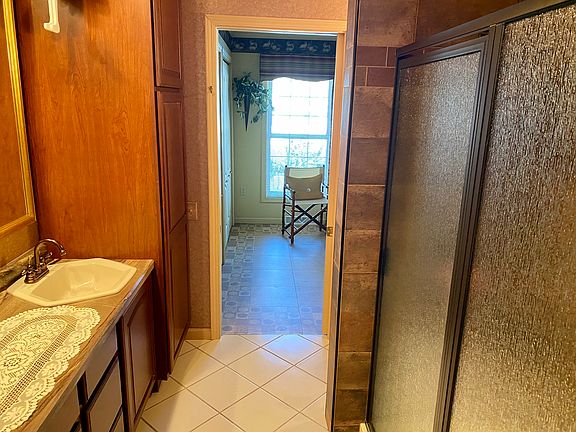 4th image of 1020 Woodward Ave
