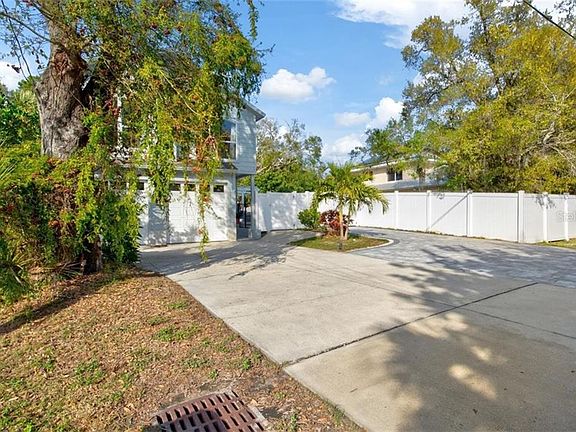 2nd image of 2855 Edgewood Ln