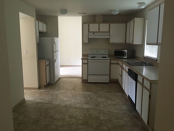 4th image of 13418 107th Avenue Ct E