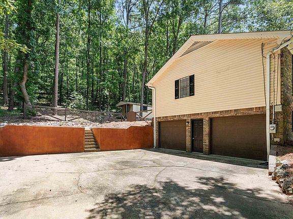 4th image of 200 Redwood Dr