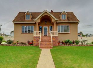 56 Radcliff Rd, Island Park, NY 11558