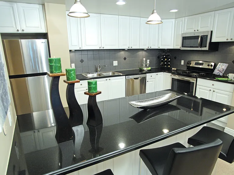 THE 555 LUXURY RESIDENTIAL APARTMENTS — Photo 35