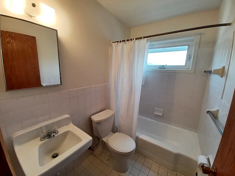 4707 University Ave NE — Photo 35