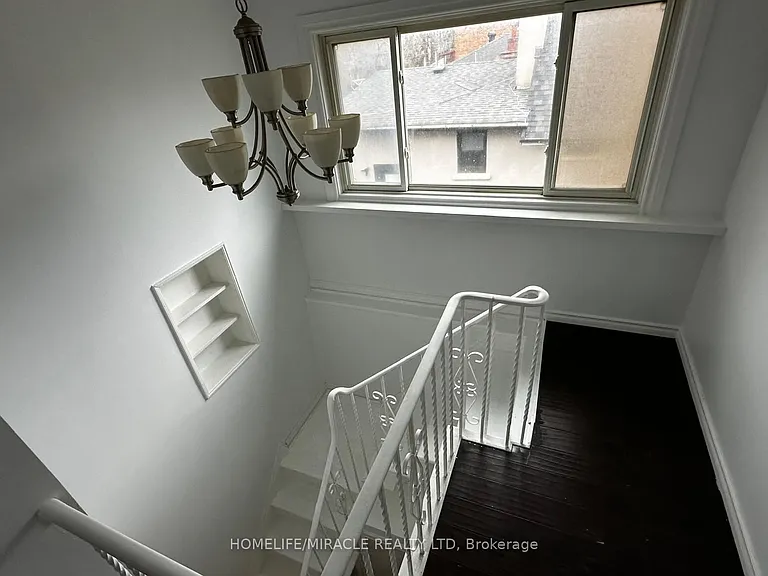33 Jeavons Ave #ENTIRE HOUSE — Photo 8
