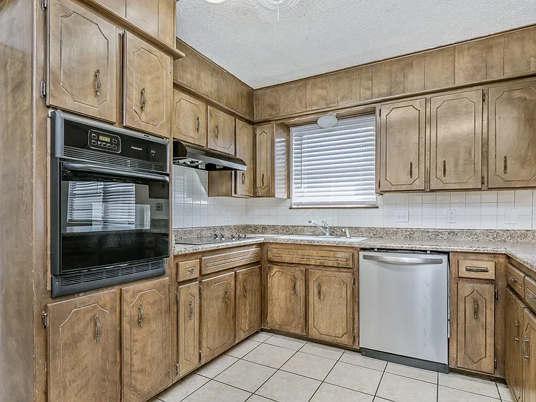 6004 Estacado Ln — Photo 7