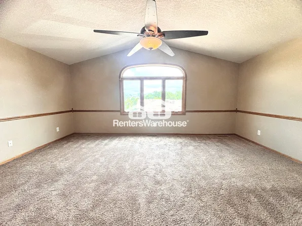 737 Kitterman Cir, Norwalk, IA 50211