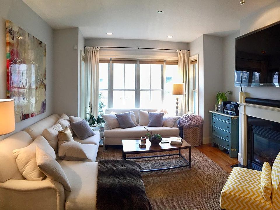 Living room with gas fireplace