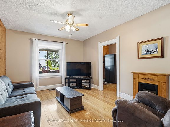 4th image of 178 Nelson St E