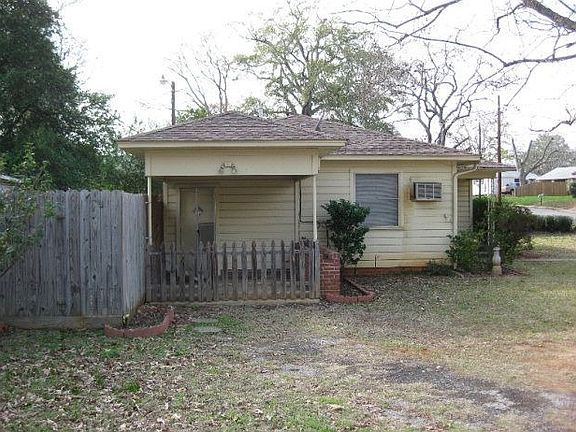 3rd image of 516 Lamar St