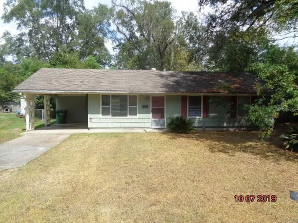 1031 Lona Rester Pl, Bogalusa, LA 70427