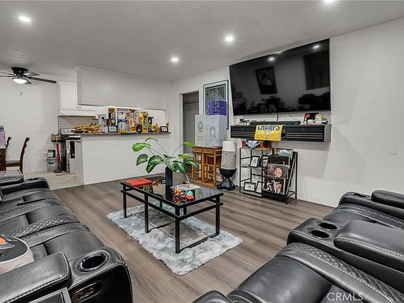 2nd image of 5530 Ackerfield Ave Unit 314