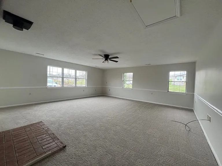 1403 Broadview Cir — Photo 7