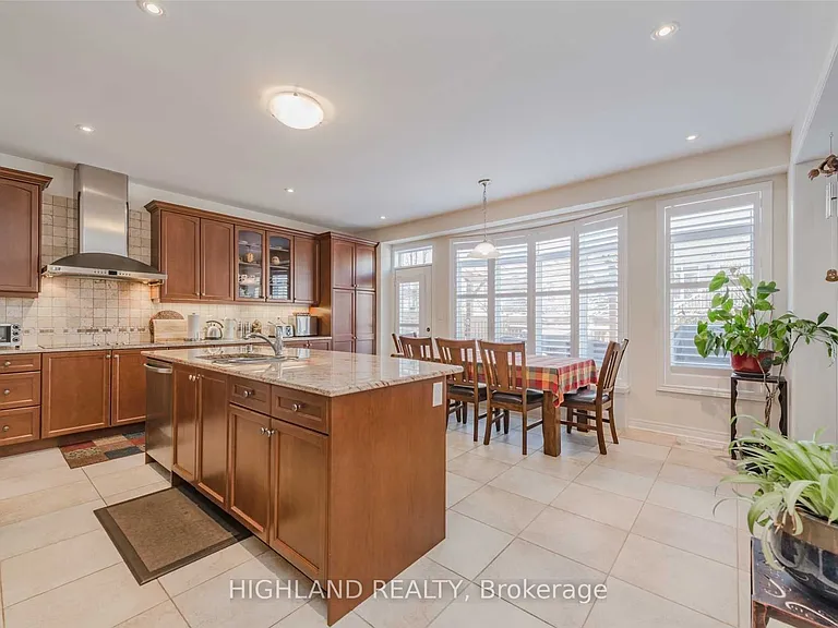 3426 Liptay Ave — Photo 7
