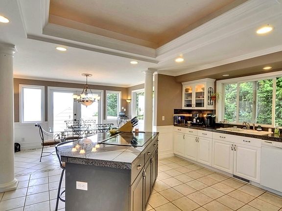 3rd image of 1458 Country Club Dr