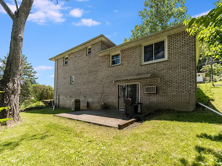 82 Terrace Dr — Photo 18